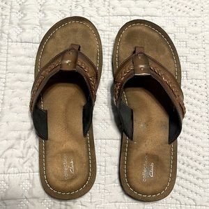Clark leather flip flop- worn twice, like new!